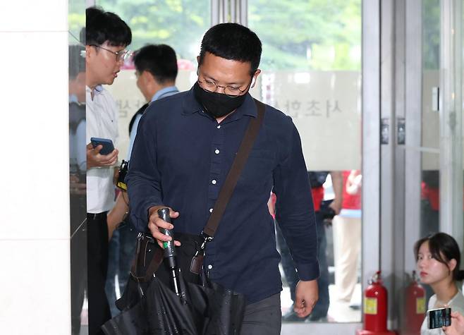 박정훈 대령에 대한 표적 수사 의혹을 받는 염보현 군 검사가 13일 오후 서울 서초구 ‘순직 해병 특검’(이명현 특별검사) 사무실에 피의자 신분으로 출석하고 있다. 2025.8.13 뉴스1