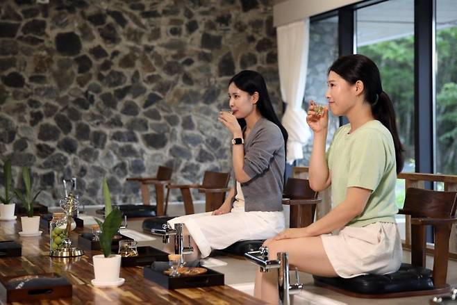 네이처힐링존에서 진행되는 족욕 프로그램