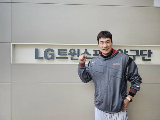 최근 경기 이천에서 만난 LG 이동현 육성군 투수코치. 19년간 몸 담은 친정팀으로 돌아온 이 코치는 LG 왕조의 밑바탕을 다지겠다는 각오를 숨기지 않았다. 이천=고봉준 기자