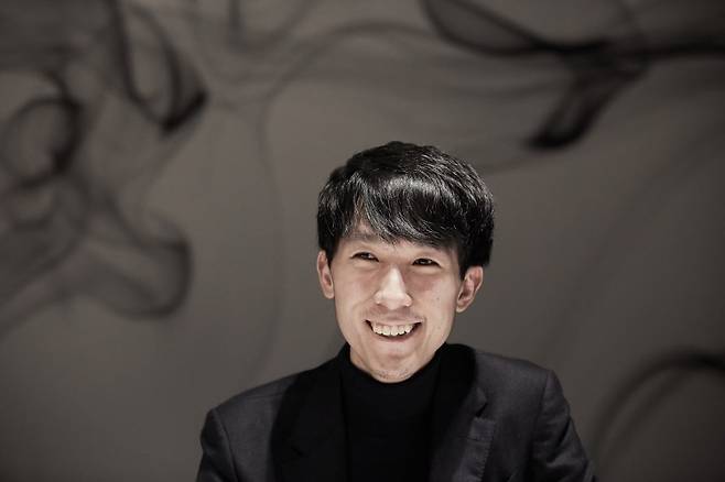 지난 11월 24일 오후 서울 강남구 L7호텔에서 한국경제신문 아르떼와 인터뷰 중인 피아니스트 에릭 루. ⓒ문덕관