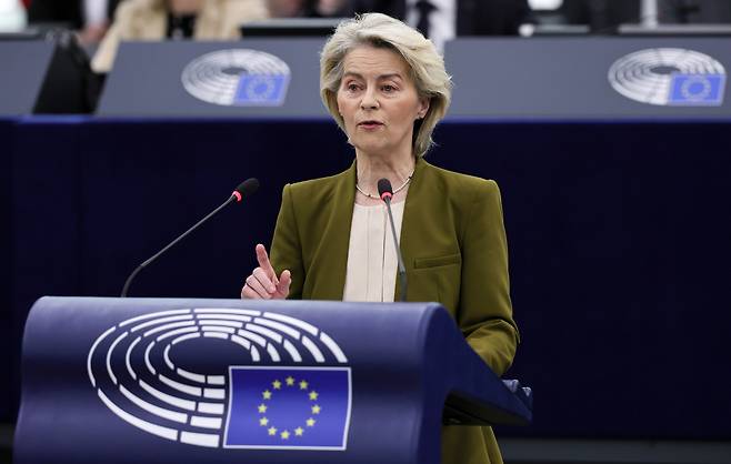 우르줄라 폰데어라이엔 유럽연합(EU) 집행위원장이 26일(현지시간) 프랑스 스트라스부르에서 열린 EU 회의에서 발언하고 있다. EPA연합뉴스