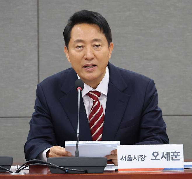 오세훈 서울시장이 27일 서울 여의도 국회 의원회관에서 열린 국민의힘 서울시당 주거사다리정상화특별위원회 정책토론회에서 발언하고 있다.  연합뉴스