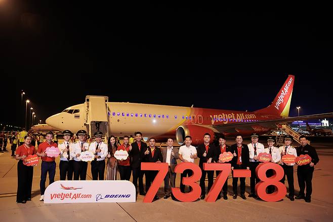 비엣젯 타일랜드 항공의 B737-8 기종 50대 도입분 중 첫 비행기 도착 축하식