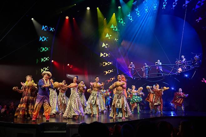 하와이 태양의서커스 ‘아우아나’는 아웃리거호텔과 붙어있어 이 호텔 로비를 통해 입장한다.