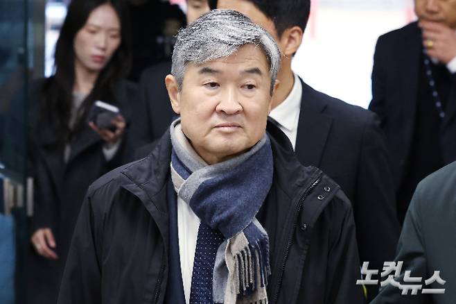 불법계엄을 사전에 인지하고도 국회에 보고하지 않은 혐의 등을 받는 조태용 전 국정원장이 지난 11일 오전 서울 서초구 서울중앙지방법원에서 열린 영장실질심사에 출석하고 있다. 류영주 기자