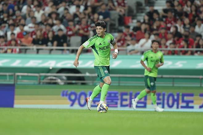 울산&nbsp;이동경,&nbsp;전북&nbsp;박진섭(사진), 대전하나&nbsp;주민규는&nbsp;‘2025&nbsp;동아스포츠대상’의 유력한 수상 후보다. 수상자는 12월 2일 오후 3시 서울 성북구 고려대 백주년기념삼성관에서 열릴 시상식에서 발표된다. 사진제공｜한국프로축구연맹