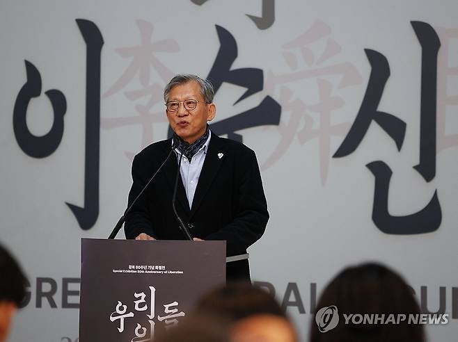 인사말하는 유홍준 관장 (서울=연합뉴스) 강민지 기자 = 유홍준 국립중앙박물관장이 27일 서울 용산구 국립중앙박물관에서 열린 '우리들의 이순신' 전시 언론공개회에서 인사말을 하고 있다. 2025.11.27 mjkang@yna.co.kr