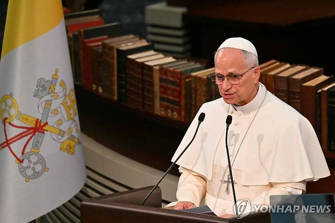 교황 (앙카라 AFP=연합뉴스) 27일(현지시간) 교황 레오 14세가 튀르키예에서 열린 환영 행사에서 연설하고 있다. 2025.11.27 photo@yna.co.kr