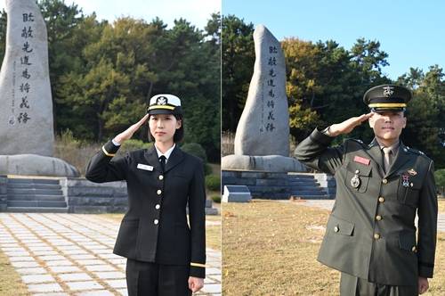 국방부장관상 박소은 소위와 조민규(오른쪽) 소위. 해군 제공. 연합뉴스