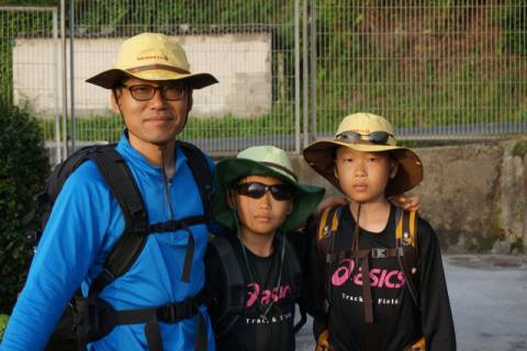 박기대 씨는 초등학생 아들 둘과 산티아고 순례길을 하루에 30㎞씩 걸었다.