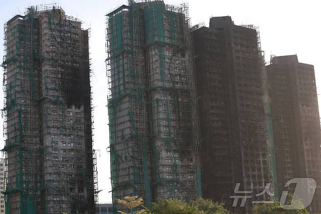 28일 홍콩 타이포 지역 왕 푹 콕 아파트 단지 화재 현장.  2025.11.28/뉴스1 ⓒ News1 권현진 기자