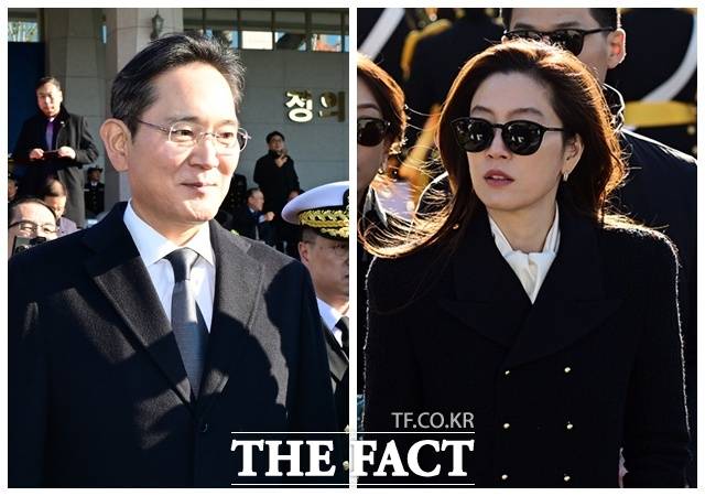 이재용 삼성전자 회장(왼쪽)과 임세령 대상홀딩스 부회장이 28일 오후 경남 창원 해군사관학교에서 열린 장남 이지호의 해군·해병대 사관후보생 임관식에 참석하고 있다. /창원=임영무 기자