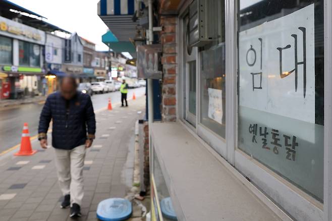 27일 오후 강원 화천군 사내면 일대 상가가 한산한 모습이다. /박성원 기자