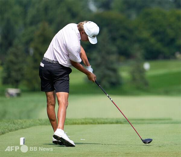 칼럼 내용과 관련 없는 참고 사진입니다. 한 골프선수가 대회에서 티샷을 하는 모습입니다. 사진제공=ⓒAFPBBNews = News1 (사진을 무단으로 사용하지 마십시오.)