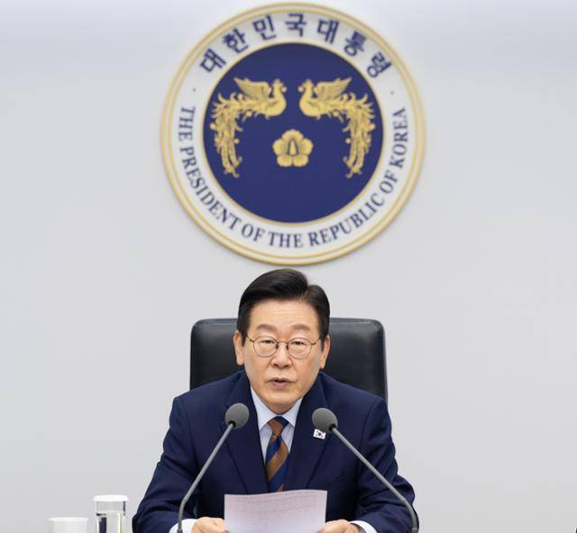 이재명 대통령이 27일 서울 용산 대통령실 청사에서 열린 수석보좌관회의에서 발언하고 있다. 대통령실 제공
