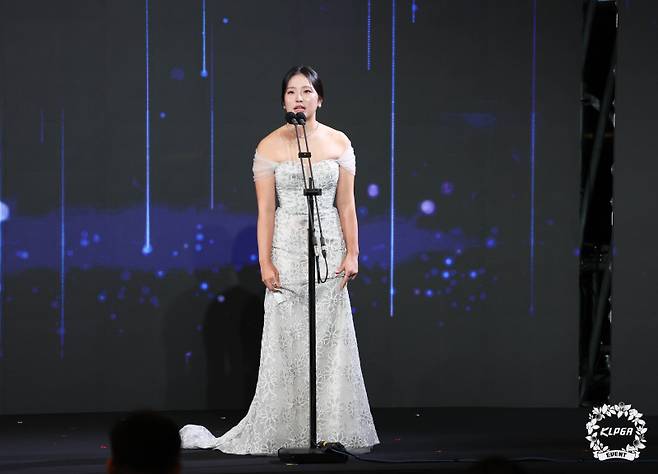 유현조가 28일 열린 KLPGA 대상 시상식에서 소감을 밝히고 있다. 사진=KLPGA 제공