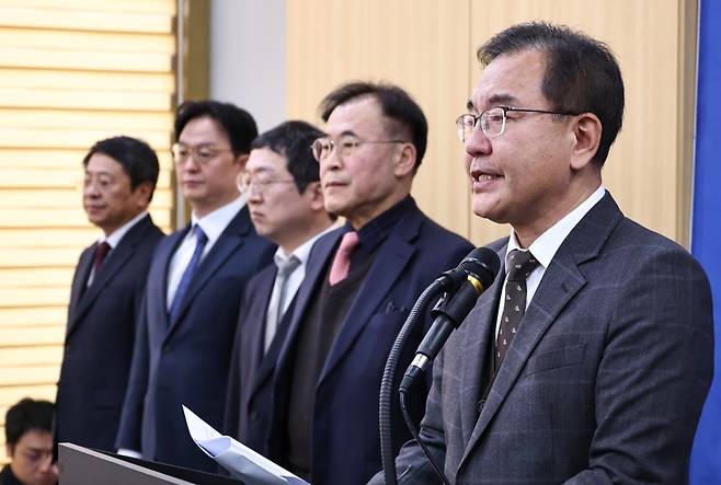 채상병 순직 사건 외압·은폐 의혹을 수사해온 이명현 순직해병 특별검사가 28일 서울 서초구 특검 사무실에서 최종 수사 결과를 발표하고 있다. 2025.11.28 [사진=연합뉴스]