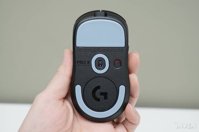 ▲ 넓은 피트 덕택에 게이머는 더욱 빠르고 정밀한 컨트롤을 할 수 있다