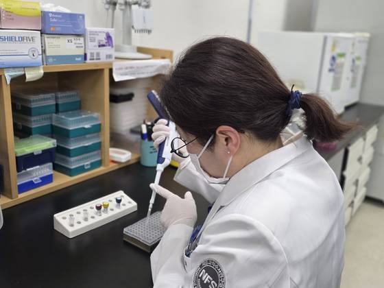 박문희 국립과학수사연구원 유전자과 미제협력분석실장은 서울 양천구 신정동 연쇄살인 사건 범인을 특정하는 DNA 감정을 성공했다. 이영근 기자