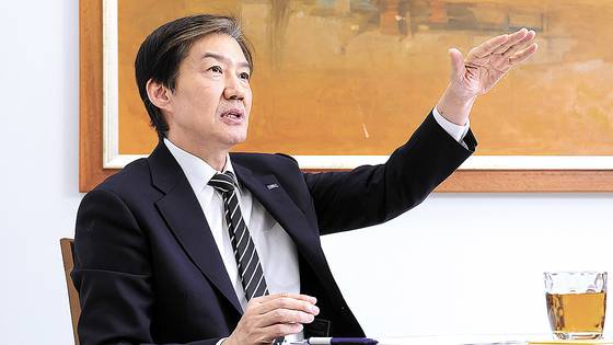 조국 조국혁신당 대표가 27일 오후 국회 본청 대표실에서 중앙일보와 인터뷰하고 있다. 강정현 기자