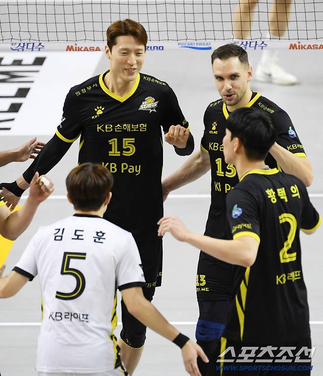 29일 의정부 경민대학교 체육관에서 열린 V리그 남자부 KB손해보험과 현대캐피탈의 경기. KB손해보험 우상조가 득점 후 환호하고 있다. 의정부=박재만 기자 pjm@sportschosun.com/2025.11.29/