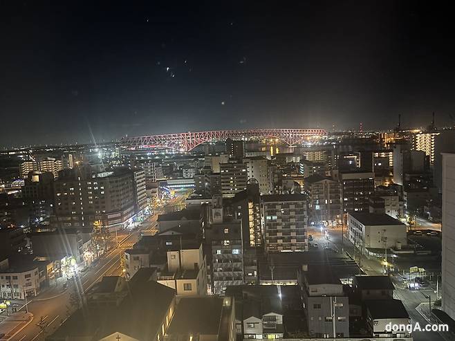 덴포잔 관람차에서 내려본 오사카항 주변 야경. 황소영 기자 fangso@donga.com
