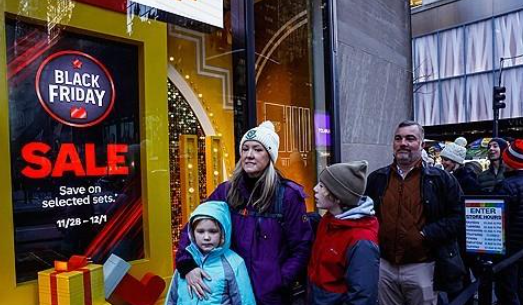 뉴욕시 거리의 블랙 프라이데이 할인행사 문구 / 사진=AFP 연합뉴스