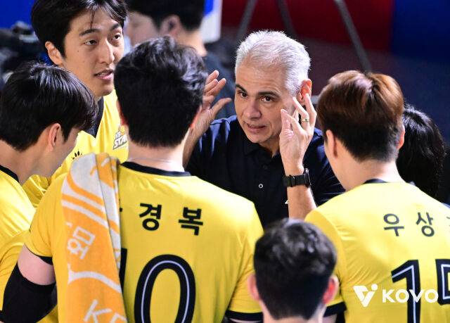 KB손해보험 레오나르도 카르발류 감독./KOVO