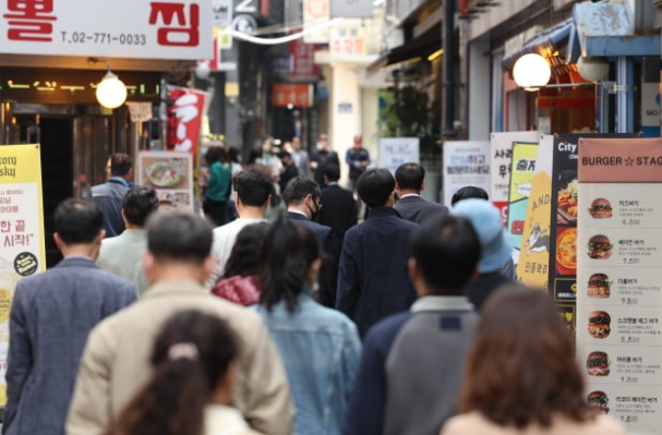 점심시간 직장인들, 연합뉴스