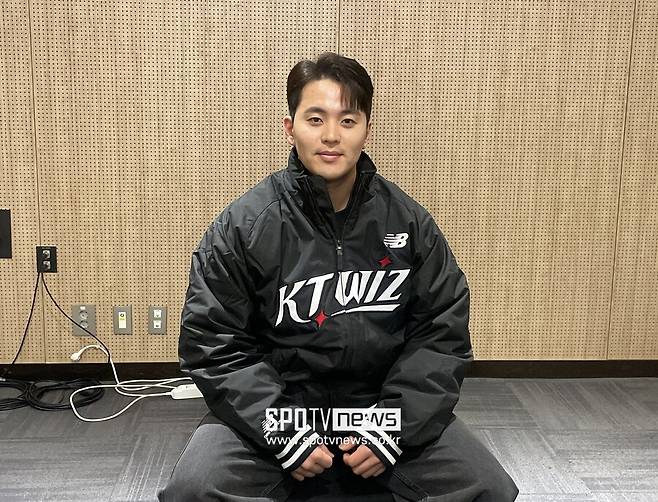 ▲ 2025시즌 종료 후 KT 위즈로 자유계약 이적한 한승택이 29일 KT의 팬 페스티벌에 참석했다. ⓒ최원영 기자