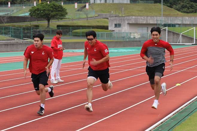 ▲ 캠프 기간 중 선수들의 트레이닝 및 컨디셔닝 시간이 늘어나는 등 SSG 마무리캠프는 예년과 다른 시간표를 그렸다 ⓒSSG랜더스