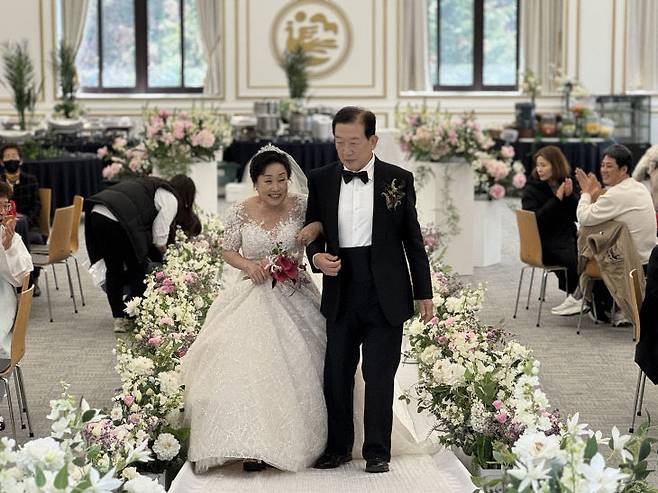 1964년 결혼한 부부의 60주년을 기념하는 회혼례가 청남대 별장에서 열렸다.(사진=충북도 제공)