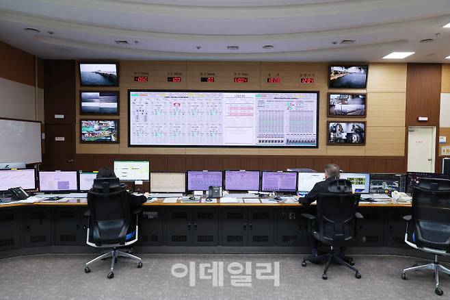 시화호 조력발전시설을 운영하는 중앙제어실. (사진=수자원공사)