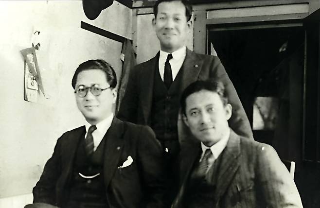 1935년 상록수를 영화화하기 위해 모인 심훈과 영화 관계자들. 자료=독립기념관