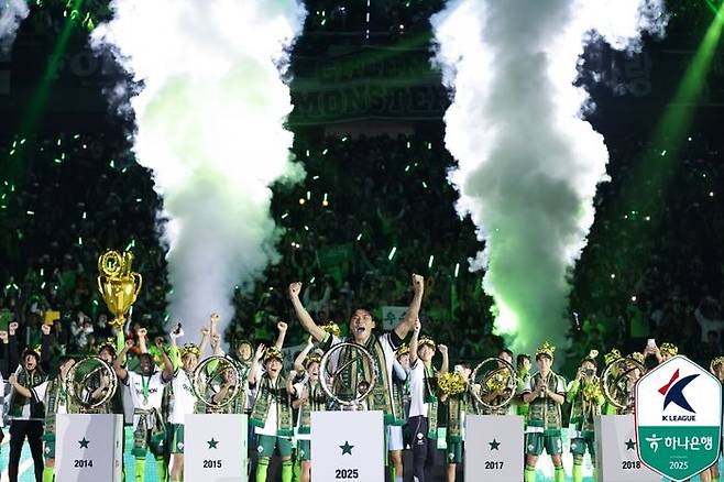 통산 10번째 우승을 차지한 전북 현대 모터스. ⓒ 프로축구연맹