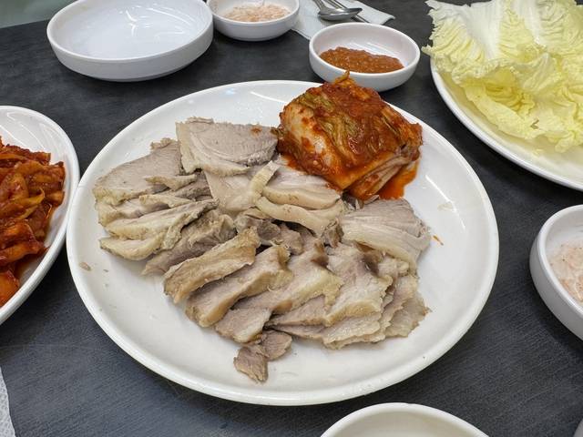 성수동 훼미리손칼국수보쌈의 보쌈정식. 정래연기자