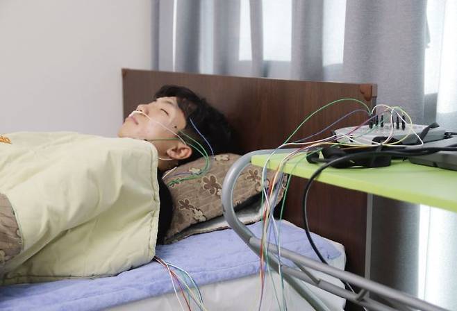 코골이, 무호흡 등 수면장애환자의 경우 심혈관 질환 악화 연관성에 대한 경고도 높아 수면다원검사 등을 통한 치료가 효과적이라는 지적이다. 온병원 제공.