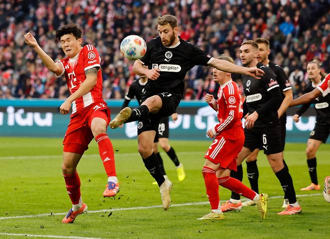 장크트파울리전 김민재의 수비 장면. 사진=AFP 연합뉴스