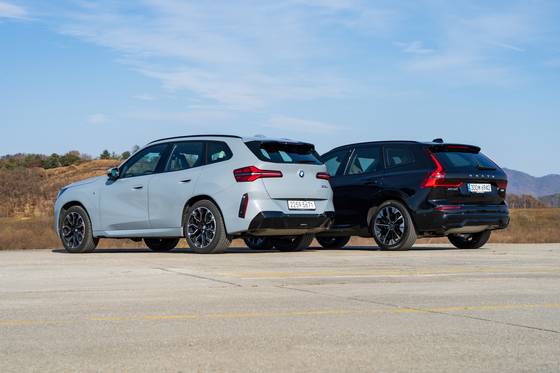 BMW X3(왼쪽)와 볼보 CX60.