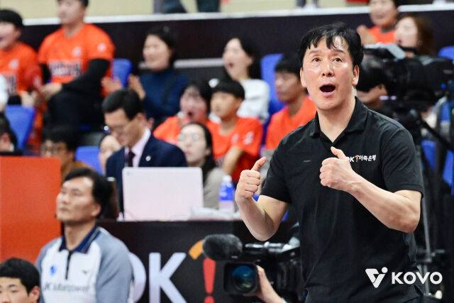 OK저축은행 신영철 감독./KOVO