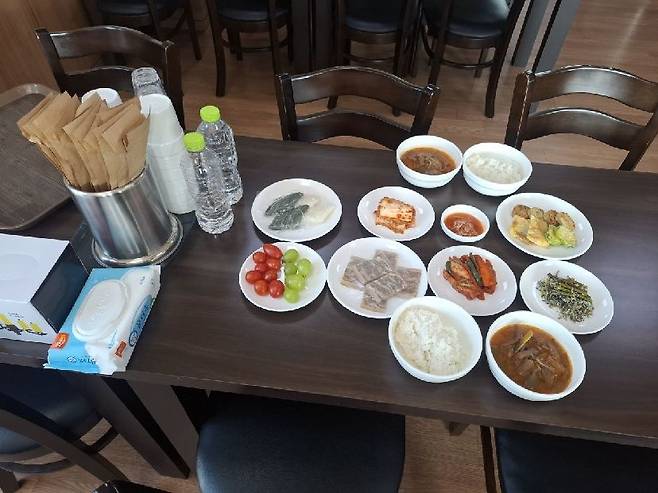 중앙보훈병원 장례식장에는 음식들이 다회용기에 담겨 있다. [중앙보훈병원 제공]