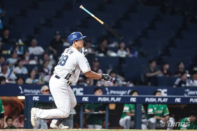 NC 시절 안인산이 타격을 하고 있다. /사진=NC 다이노스 제공