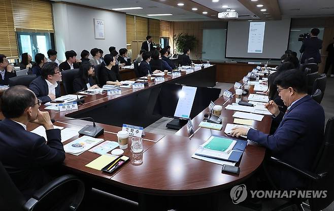 개보위, 마이데이터 선도서비스 시연회 (서울=연합뉴스) 이정훈 기자 = 20일 서울 종로구 정부서울청사 개인정보보호위원회에서 열린 마이데이터 선도서비스 시연회에서 가톨릭중앙의료원의 서비스가 시연되고 있다. 2025.5.20 uwg806@yna.co.kr