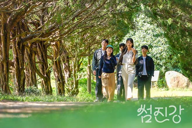 12월 4일 오후 9시 방송되는 3부작 '썸진강'은 전라도 여성들과 경상도 남성들이 섬진강에서 만나 함께 여행하며 만들어가는 리얼 로맨스다.