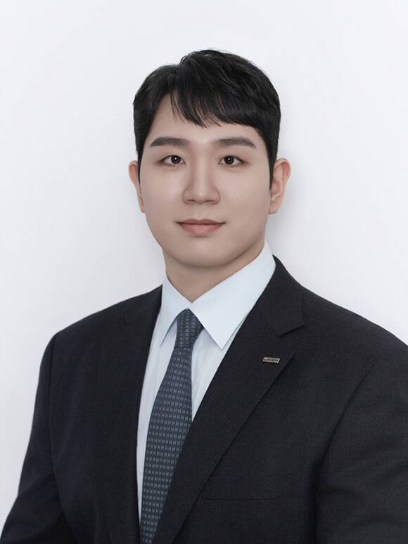 호반그룹은 1일 2026년 정기 임원 인사를 단행했다. 김상열 호반그룹 회장의 차남 김민성 전무가 부사장으로 승진했다. 사진은 김민성 호반그룹 전무. /호반그룹