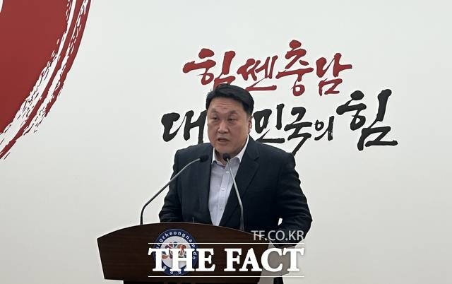 안호 충남도 경제산업실장이 1일 도청 프레스센터에서 보령 e-SAF 실증 사업 예타 통과와 향후 추진 계획을 설명하고 있다. /노경완 기자