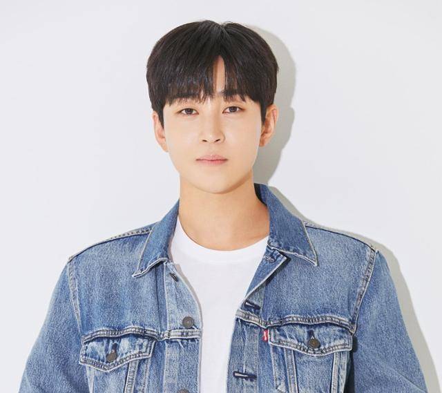 가수 딘딘이 지난달 30일 유튜브 채널 '피식대학'에 출연해 돌잔치에 대한 소신을 전했다. 슈퍼벨컴퍼니 제공