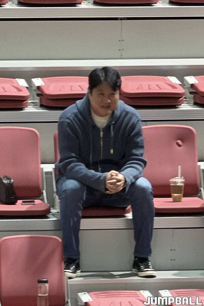 ▲경희대에 온 문경은 감독