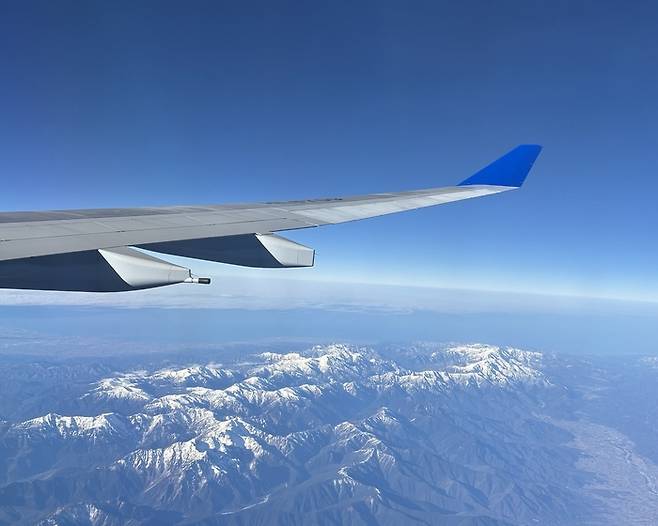 파라타항공에서 내려다본 하늘/사진=김지은 여행+ 기자