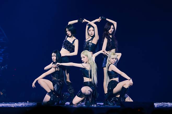 지난달 30일 인천 인스파이어 아레나에서 월드투어 공연을 선보인 엔믹스. JYP엔터테인먼트